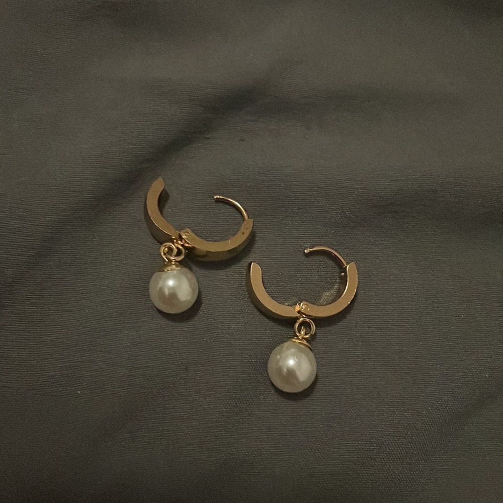 Gold pearl Huggies loops - Picture 7 of 8